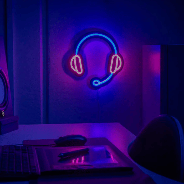 Neon LED Skilt med Headset – Festligt og Iøjnefaldende!