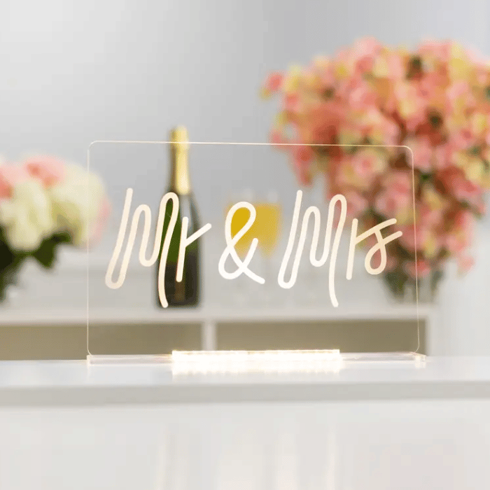 Mrs Neon LED Skilt - Perfekt til festlige anledninger!