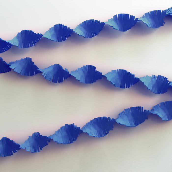 Flosset Blå Crepe Streamer 24 Meter - Perfekt til Fest!