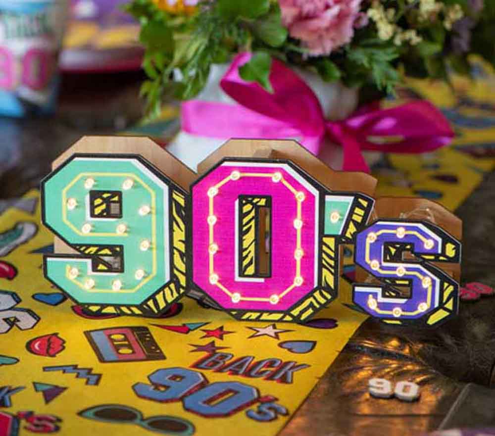 90'er LED Skilt – Nostalgisk Belysning til Din Fest